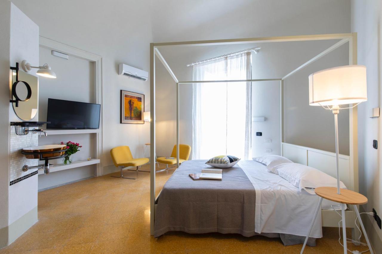 Palazzo Cavarretta - Pinella'S Rooms And Apartment Palermo Exterior photo