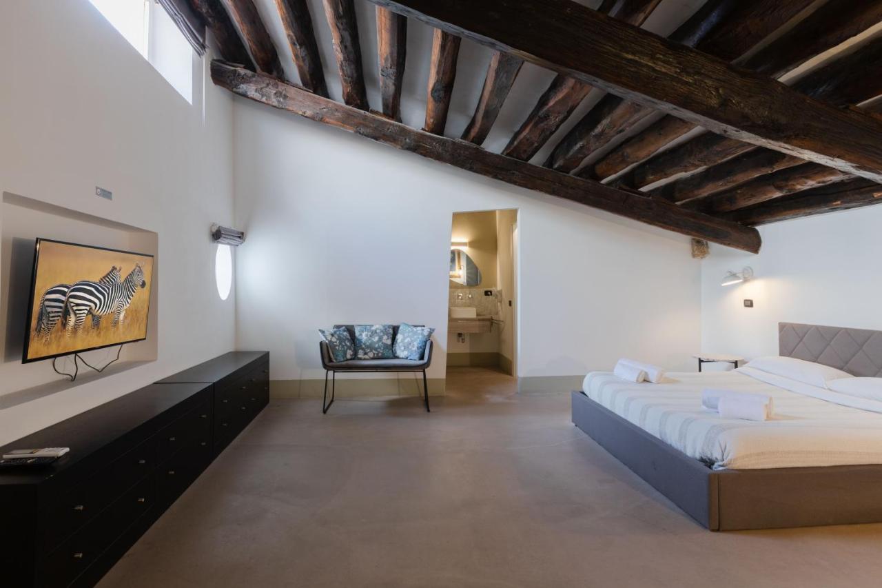 Palazzo Cavarretta - Pinella'S Rooms And Apartment Palermo Exterior photo